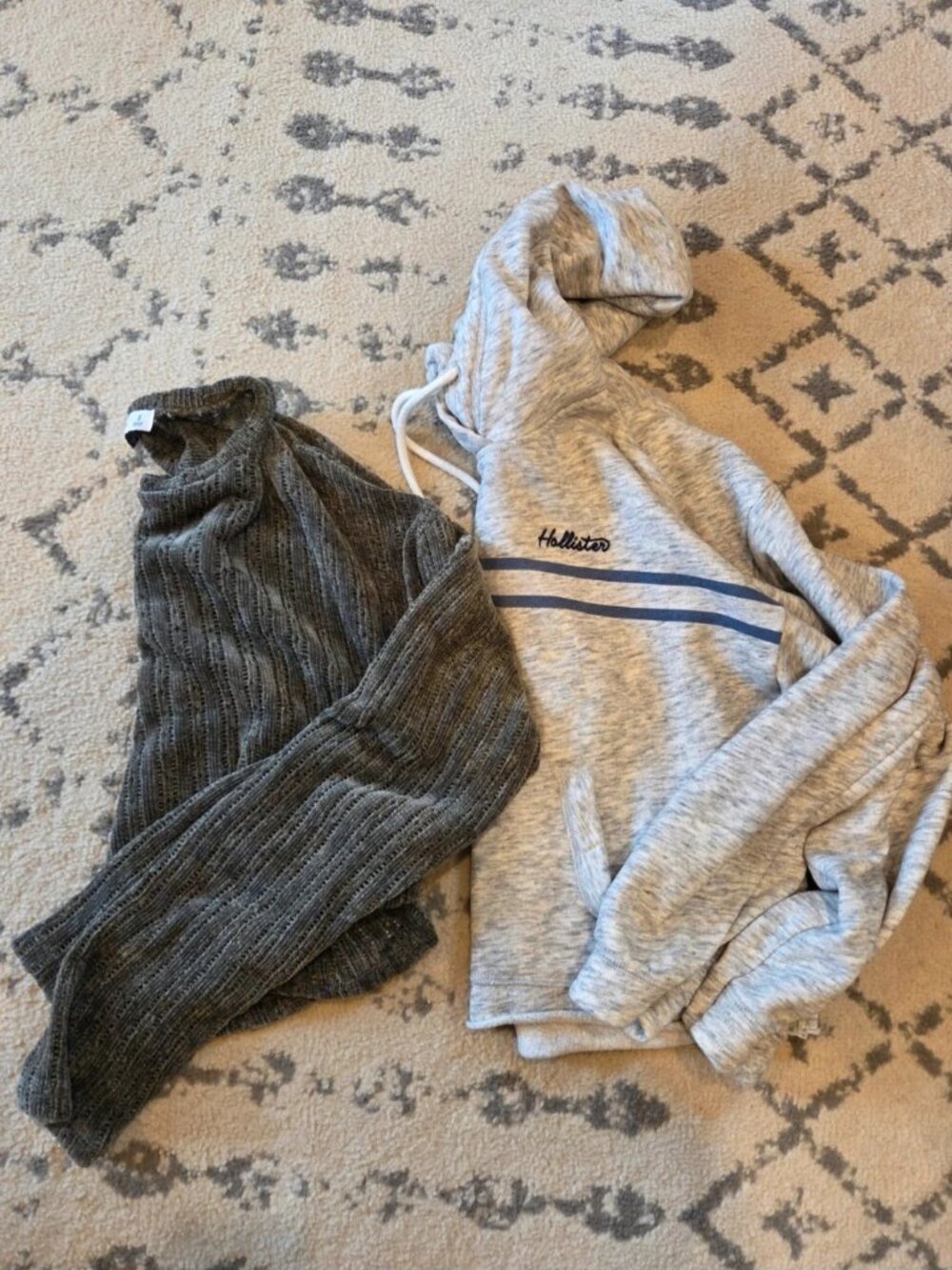 Hollister Size Small Cropped Longsleeve Shirts